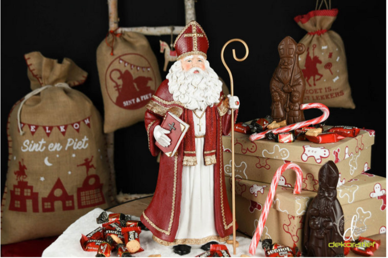 Decoratie beeld Sinterklaas met boek &amp; staf 40x17x15 cm | Dekoratief | A205743 1