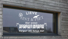 Sticker Lieve Sint en Piet met naam muur &amp; raamversiering | Rosami Decoratiestickers 1