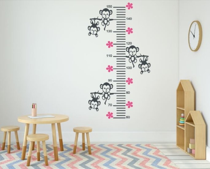 Sticker lengtemeter aapjes aan tak grijs / roze 102 x 55 cm | Rosami Decoratiestickers